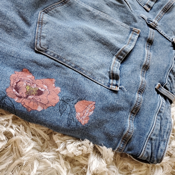 28 Lane Bryant Painted Bermuda Jean Shorts with Flowers, Raw Hem - Picture 8 of 11